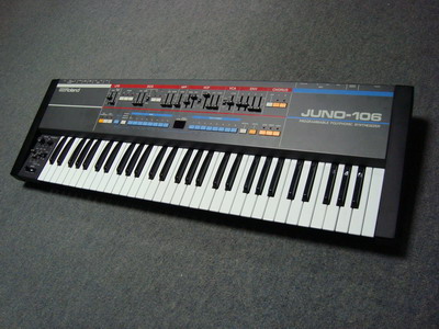 Photo : Roland    Juno   106 remis a neuf