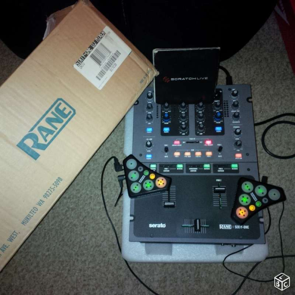 Photo : RANE    SIXTY    ONE serato + DICER novation