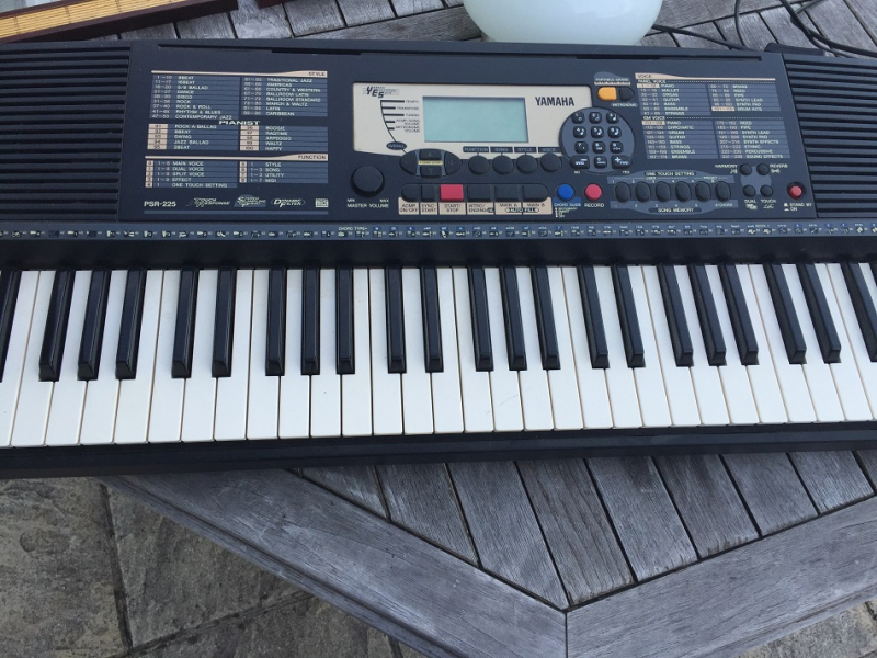 Photo : YAMAHA    PSR    225