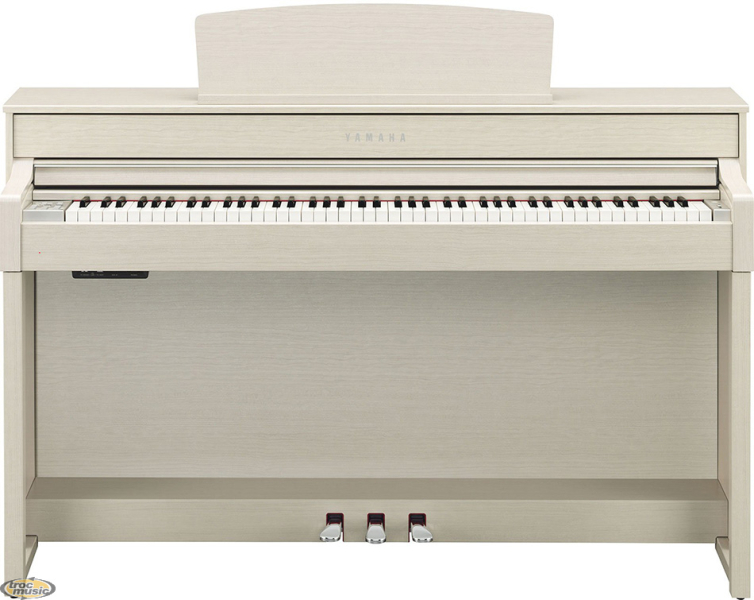 Photo : Yamaha   CLP   545 wa