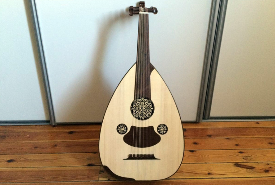 Photo : Oud     Luth    du grand luthier Abdelhamid Haddad
