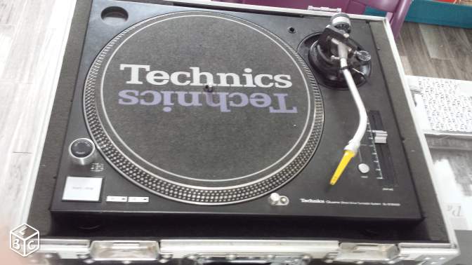Photo : Technics   SL  1210 revisee + fly de transport