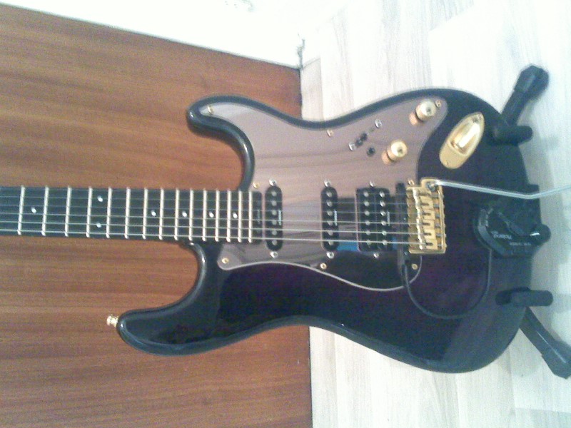 Photo : Guitare   BLADE  RH4 mystic violin