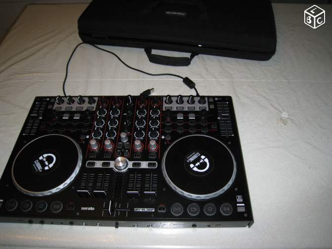 Photo : Reloop Terminal  Mix 4 Controleur + Housse