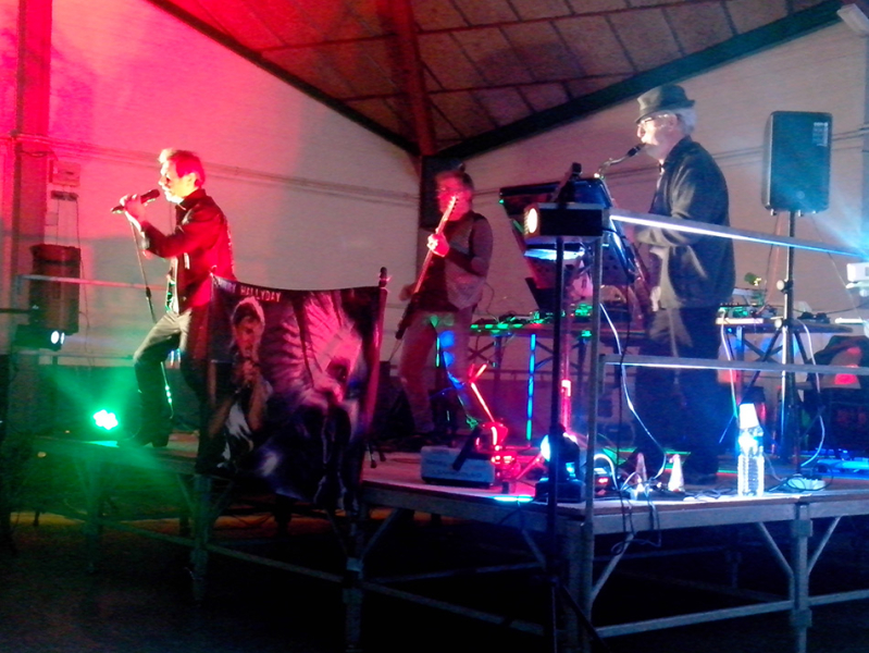 Photo : Duo recherche chanteuse repertoire annees 80