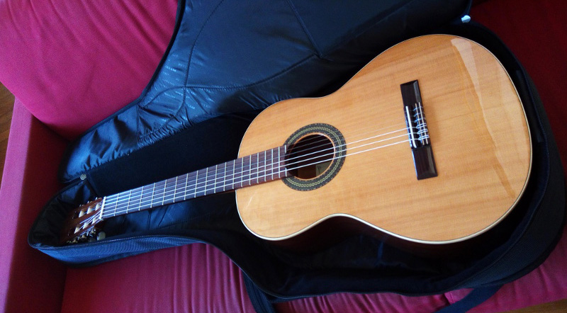 Photo : Cuenca           Guitare classique artisanale