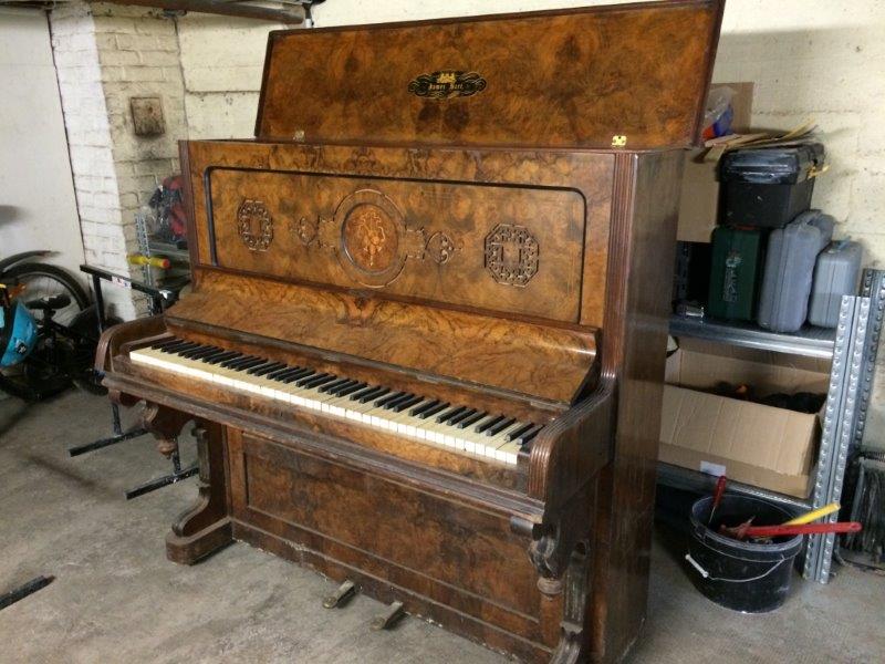 Photo : PIANO    DROIT   ANGLAIS ANNEES 90