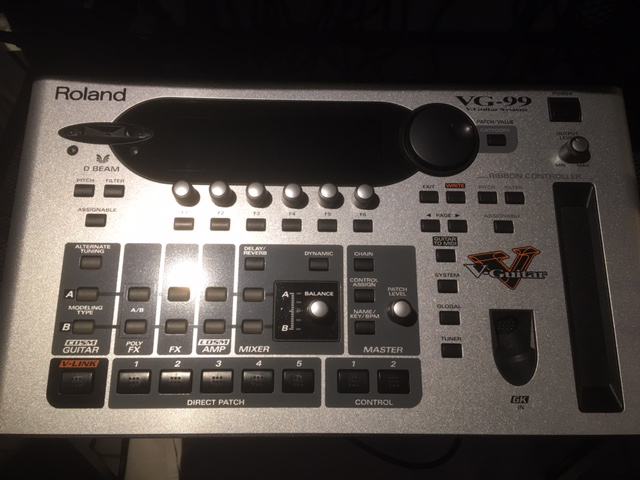 Photo : Roland         VG99 + pedalier FC300