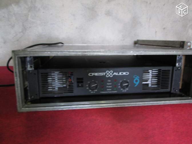 Photo : CREST   AUDIO    CA9 2 X 900 W sous 4 ohms