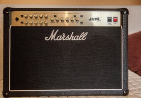 Photo : Marshall   JVM   205 C Combo 50 W