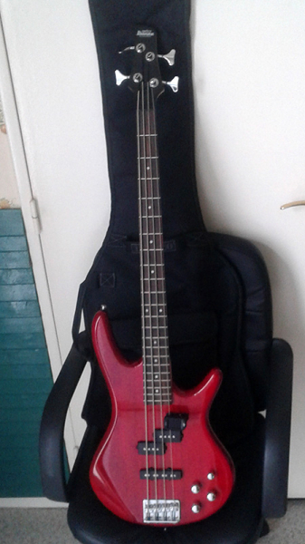 Photo : Ibanez      GSR200 TR rouge + Combo 20 watts