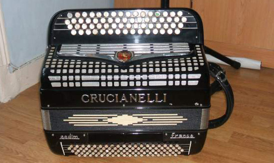 Photo : Accordeon       Crucianelli 96 basses 6 registres