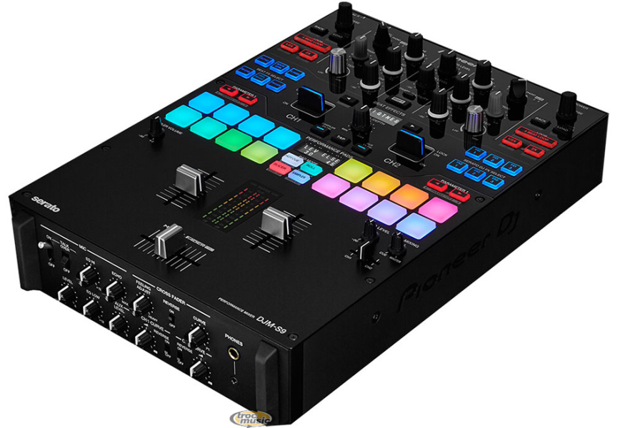 Photo : Pioneer   DJM   S9 + 2 CDJ 850