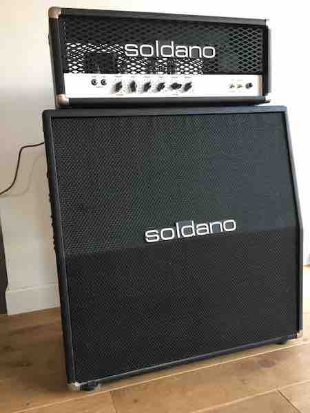 Photo : Stack           Soldano Hot Rod 50 & baffle 4x12