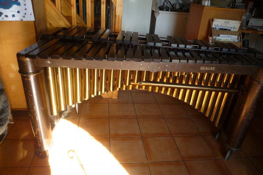 Photo : Marimba          DEAGAN 62