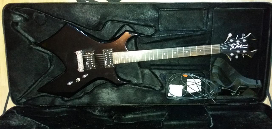 Photo : BC      RICH     Warlock Serie Bronze Noire