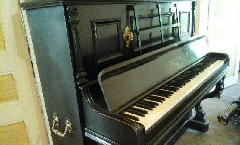 Photo : PIANO   droit    STAUB