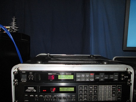 Photo : YAMAHA    SPX    900 utilise en home studio