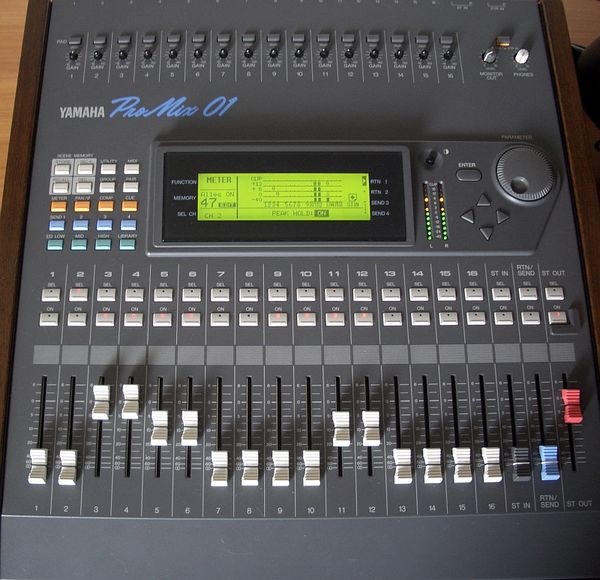 Photo : Console  Yamaha  Promix 01