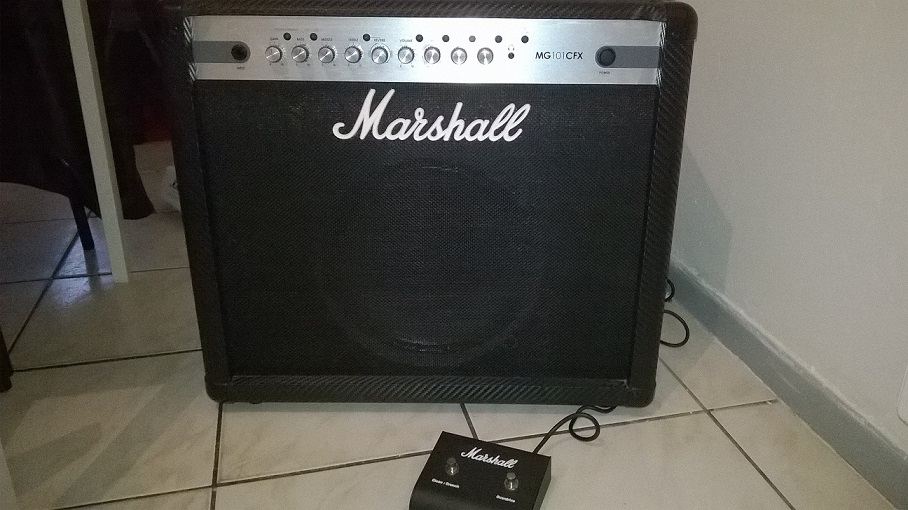 Photo : Marshall  MG 101 CFX 100w + Footswitch