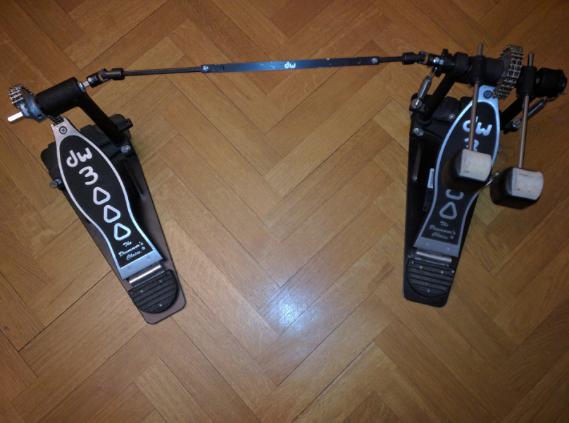 Photo : DW3002           Double pedale grosse caisse