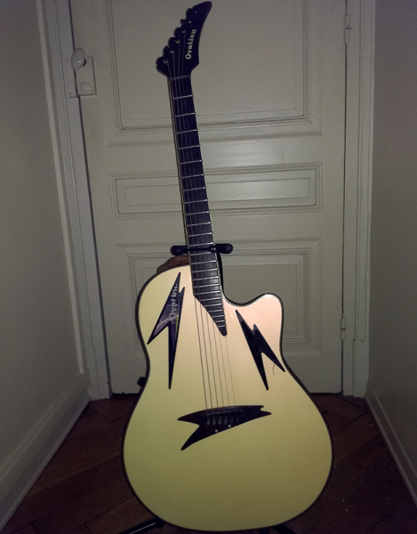 Photo : Ovation        Thunderbolt electro acoustique