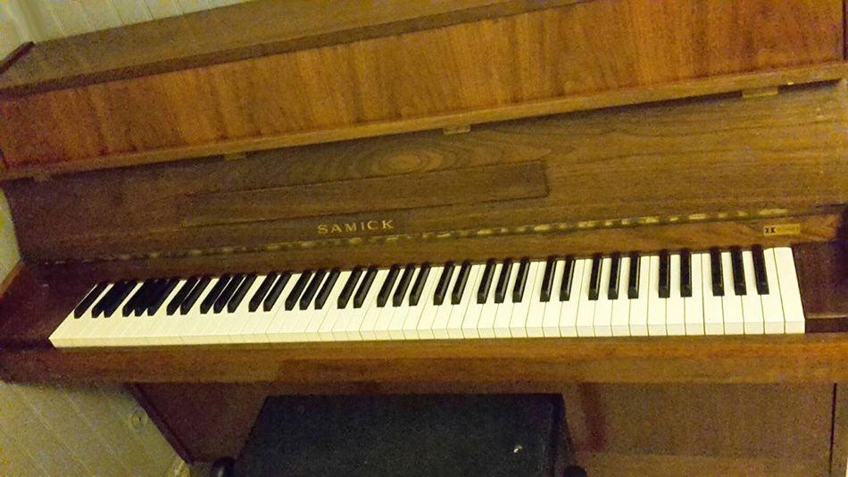 Photo : Piano   droit    Samick ideal pour debutant