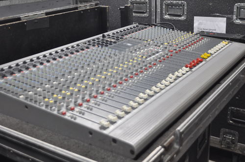 Photo : Allen & Heath GL3 32 en flight