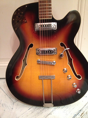 Photo : Semi   Hollow    Framus sorento 5 012 de 1966