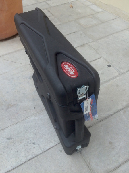 Photo : SKB      2U      fly case 2u x 505 mm