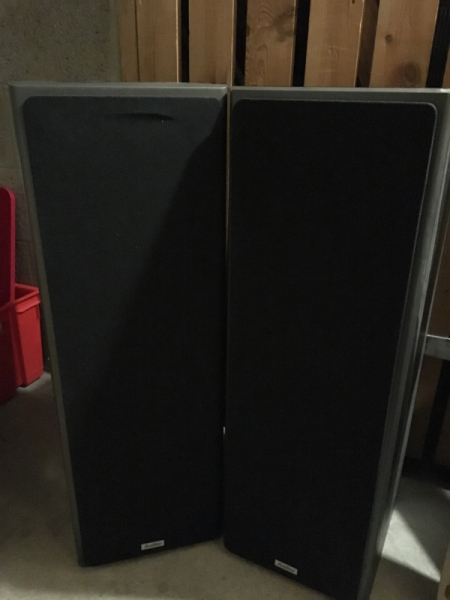 Photo : Enceintes Colonne Auditor avec Pieds