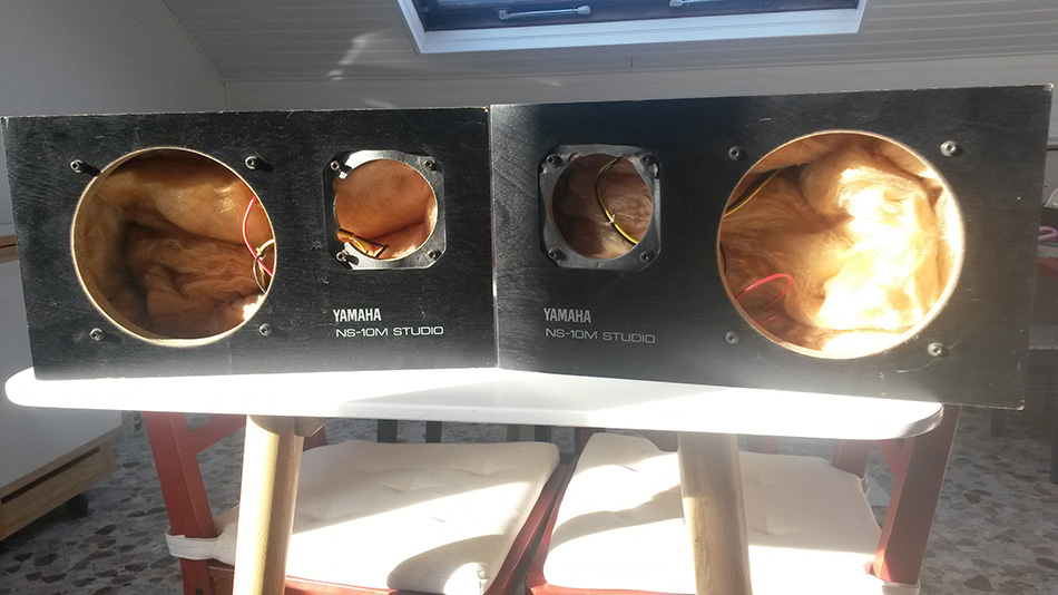 Photo : Monitor  Yamaha  NS10 M caisses et filtres