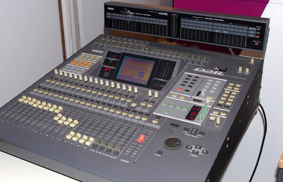 Photo : Concole  YAMAHA  02R version 2