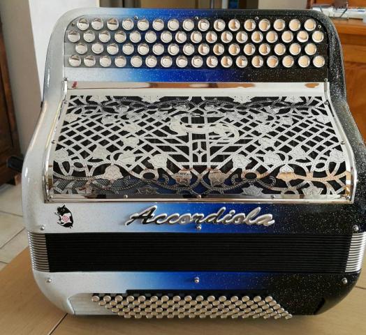 Photo : Accordeon  ACCORDIOLA carbone