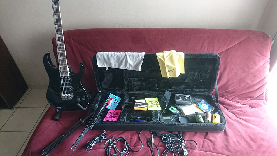 Photo : Ibanez       GRG170DX BKN