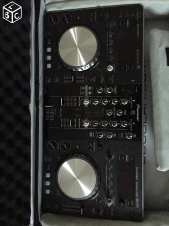 Photo : Pioneer   XDJ   R1 + suitcase