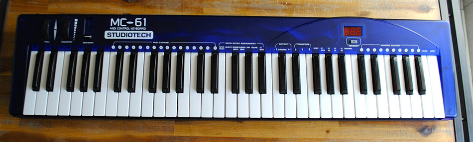 Photo : Clavier    61    touches Studiotech MC 61