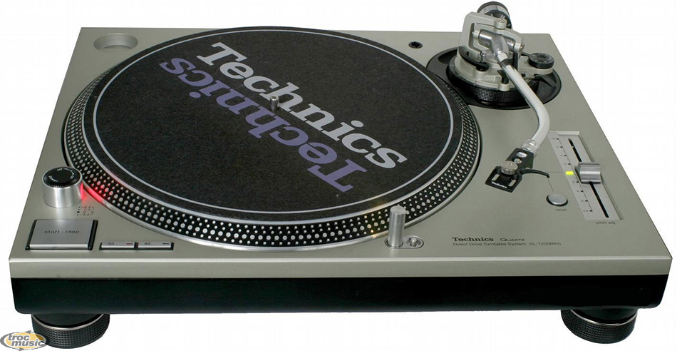 Photo : Technics     SL1200 1210 mk2 revisees x2