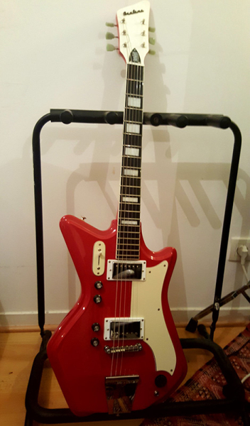 Photo : Eastwood         guitars airline 2p