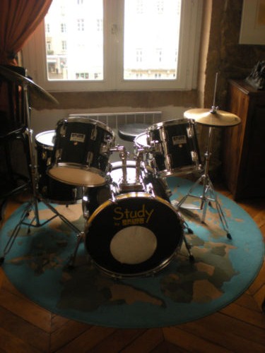 Photo : Batterie    5   futs STUDY BY SALTO + 2 cymbales