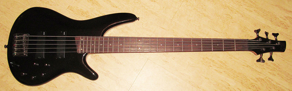 Photo : Basse  Ibanez SR 305 IP 5 cordes avec housse