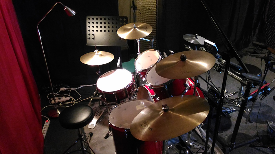 Photo : Cours de batterie et de guitare debutants et moyen