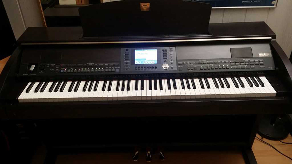 Photo : Yamaha Clavinova 503