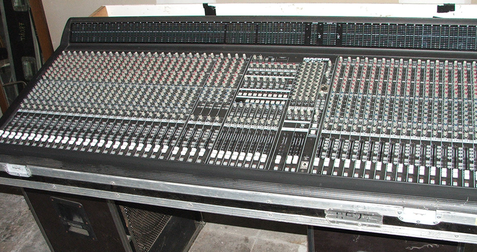 Photo : Mixage   Mackie  SR 40