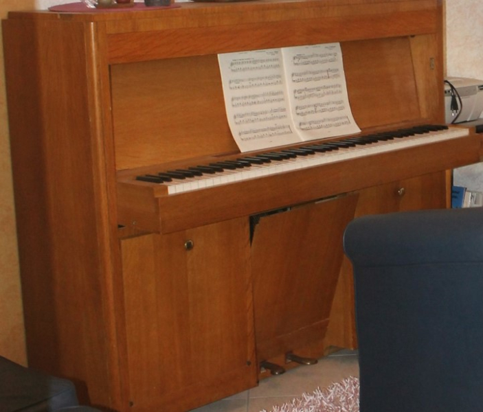 Photo : PIANO   DROIT  ELCKE
