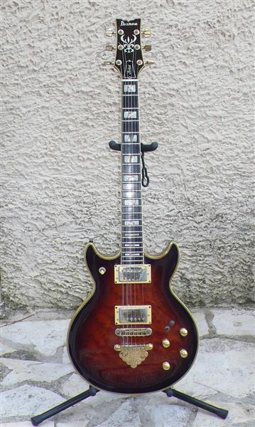 Photo : Ibanez   Artist  AR300 de 1983