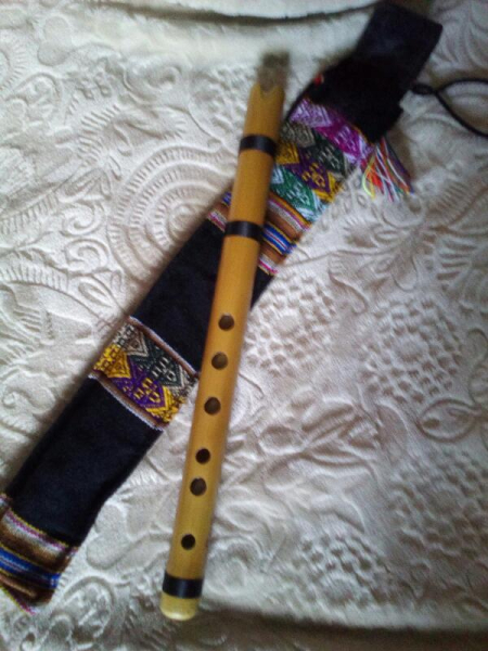 Photo : Flute          Quena en bambou fumee