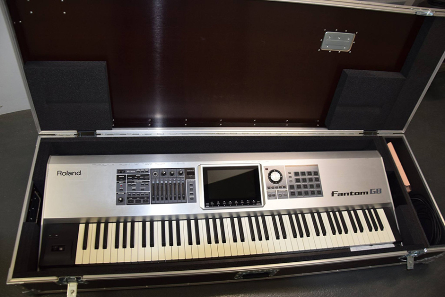 Photo : Roland   Fantom  G8 peu joue