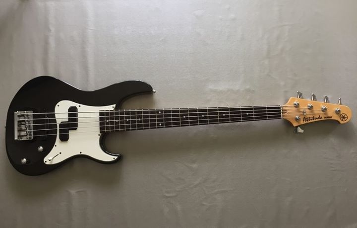 Photo : Bass  precision  Yamaha Attitude V