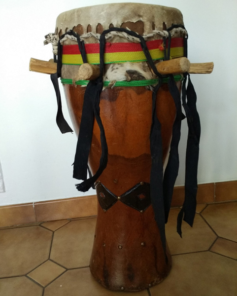 Photo : Djembe         Sabar senegalais modele unique